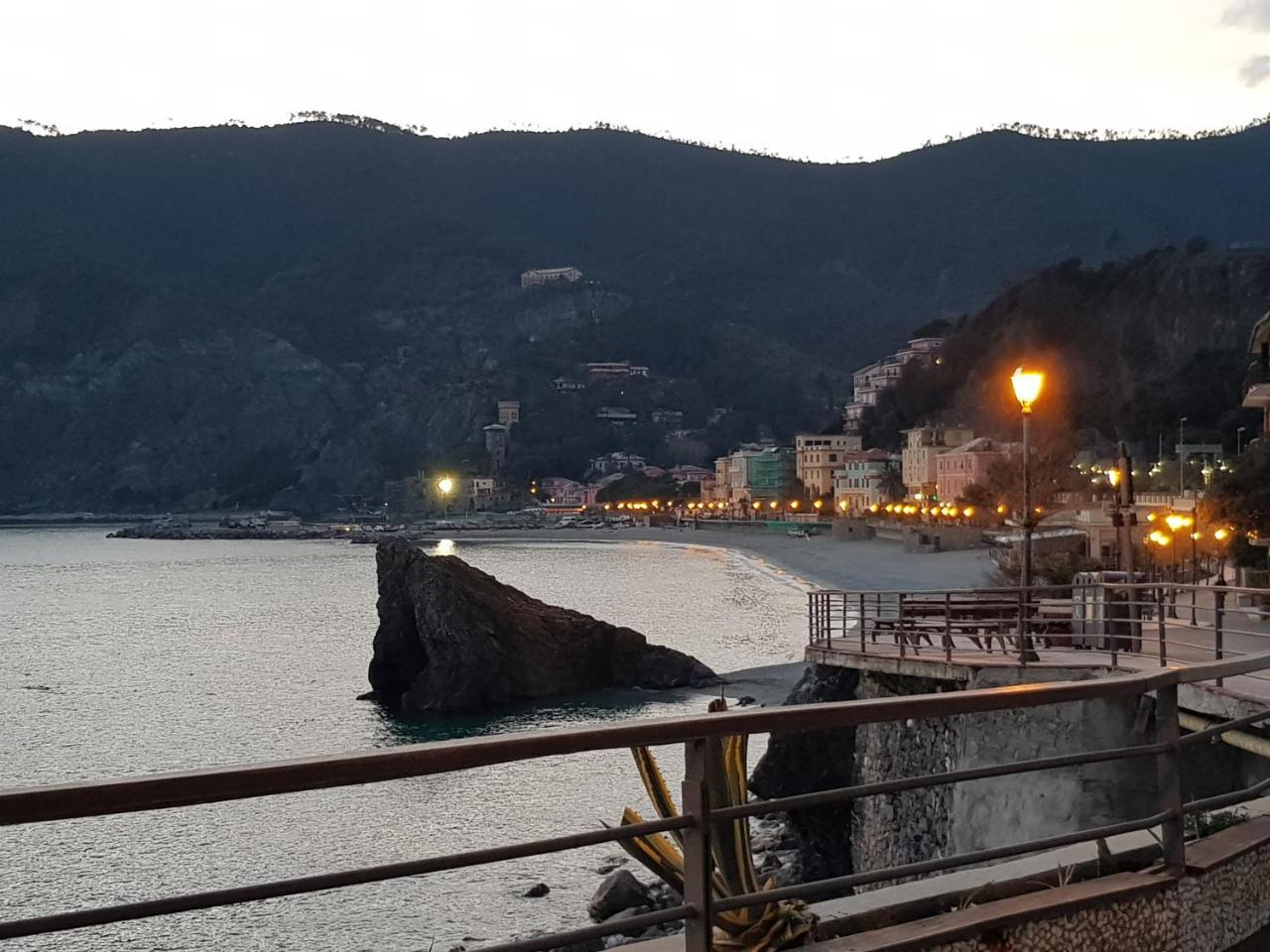 Stunning Seaview Apartment Monterosso al Mare Bagian luar foto
